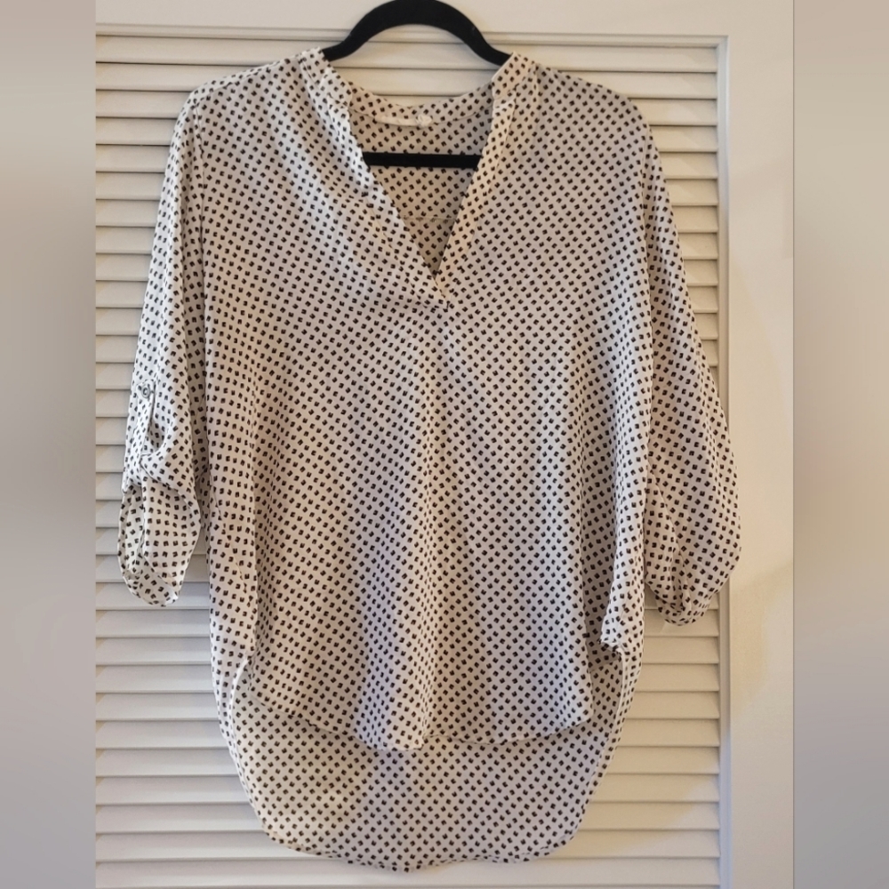 Lush - Black/White/Orange Pattern High-Low Lightweight Long-Sleeve Blouse